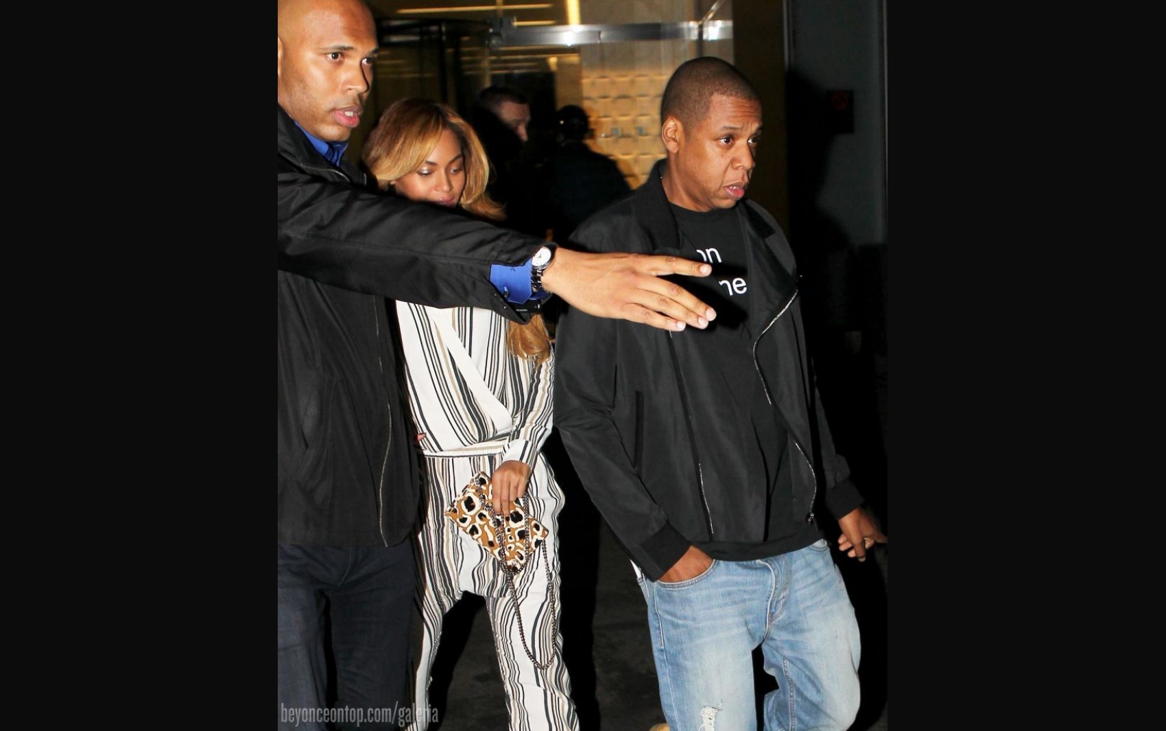 Beyonc&eacute; &eacute; fotografada com o marido em Nova Iorque