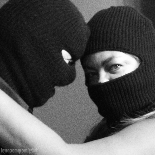 Pais da dan&ccedil;arina de Beyonc&eacute;, Ashley Everett, simulam p&ocirc;ster da turn&ecirc; 'On The Run'