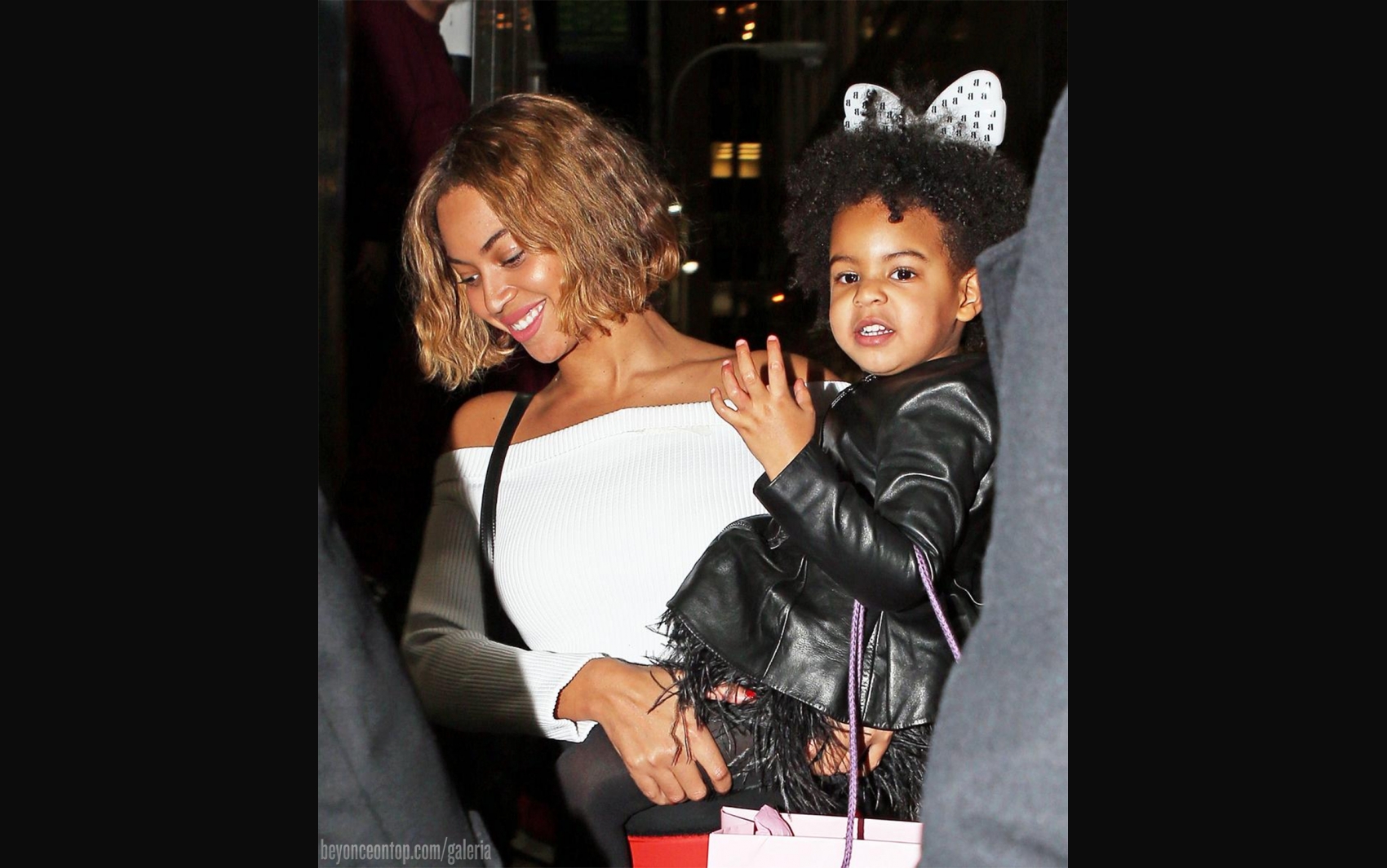 Beyonc&eacute; e Blue Ivy em NY na noite de ter&ccedil;a-feira, 4 de nov. 2014