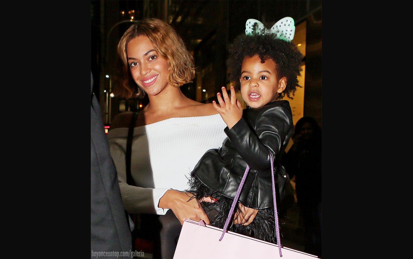 Beyonc&eacute; e Blue Ivy em NY na noite de ter&ccedil;a-feira, 4 de nov. 2014