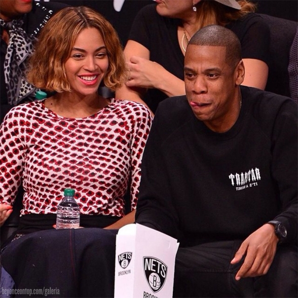 Beyonc&eacute; e Jay Z assistiram &agrave; partida de basquete do Brooklyn Nets, em NY