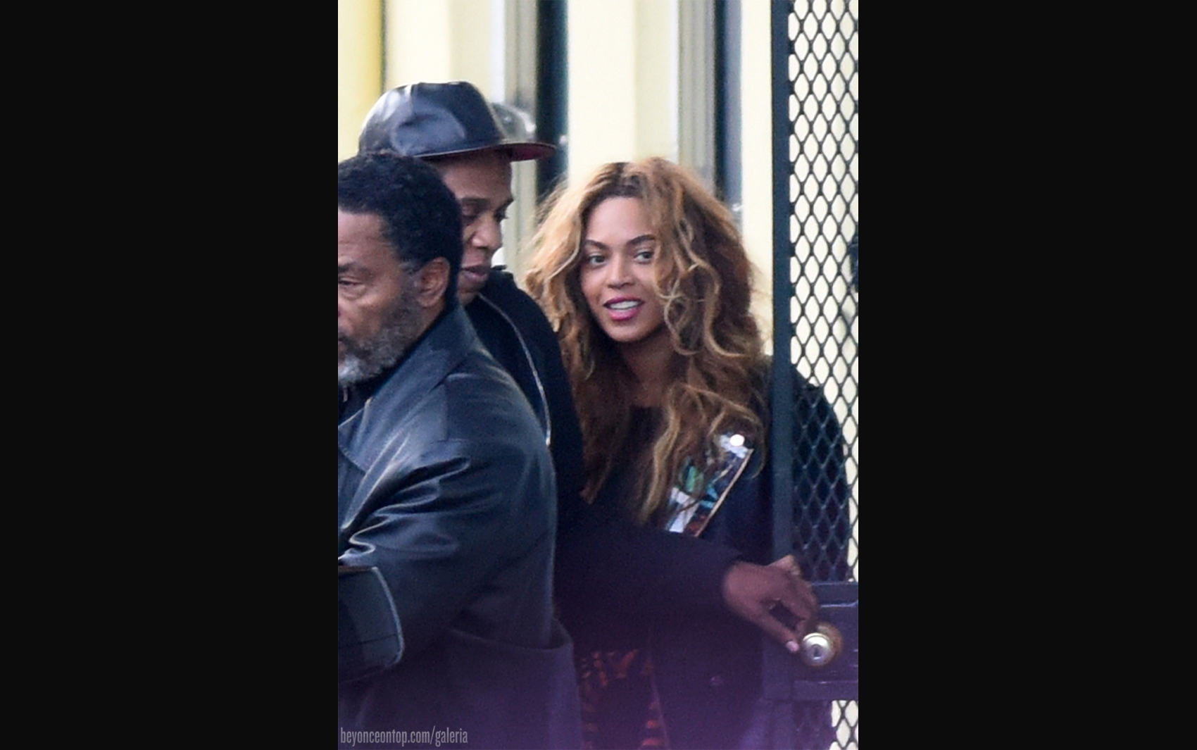 Beyonc&eacute; e Jay Z deixando a casa de Solange, em Nova Orleans