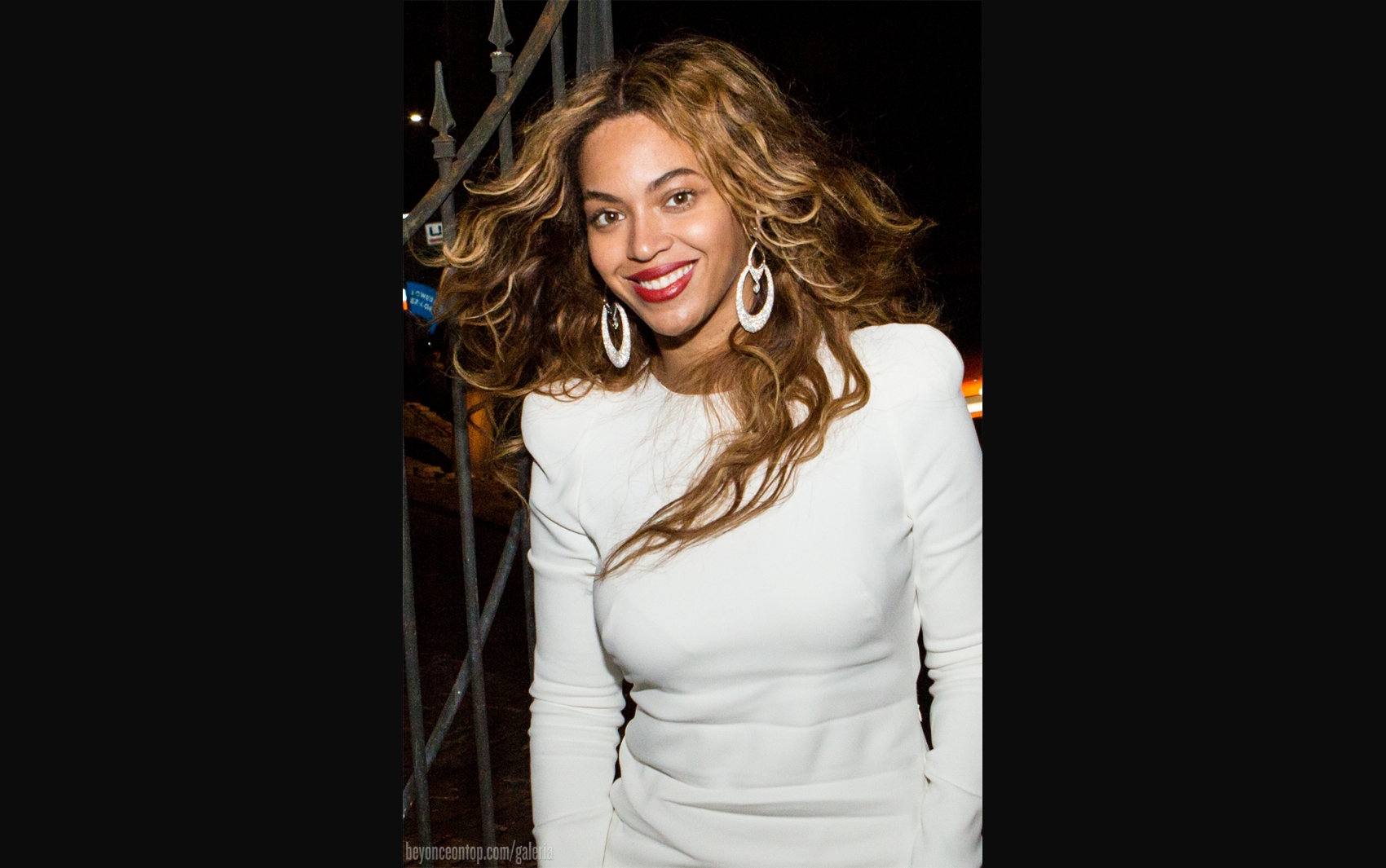 Beyonc&eacute; chegando em ensaio para o casamento da irm&atilde;, Solange