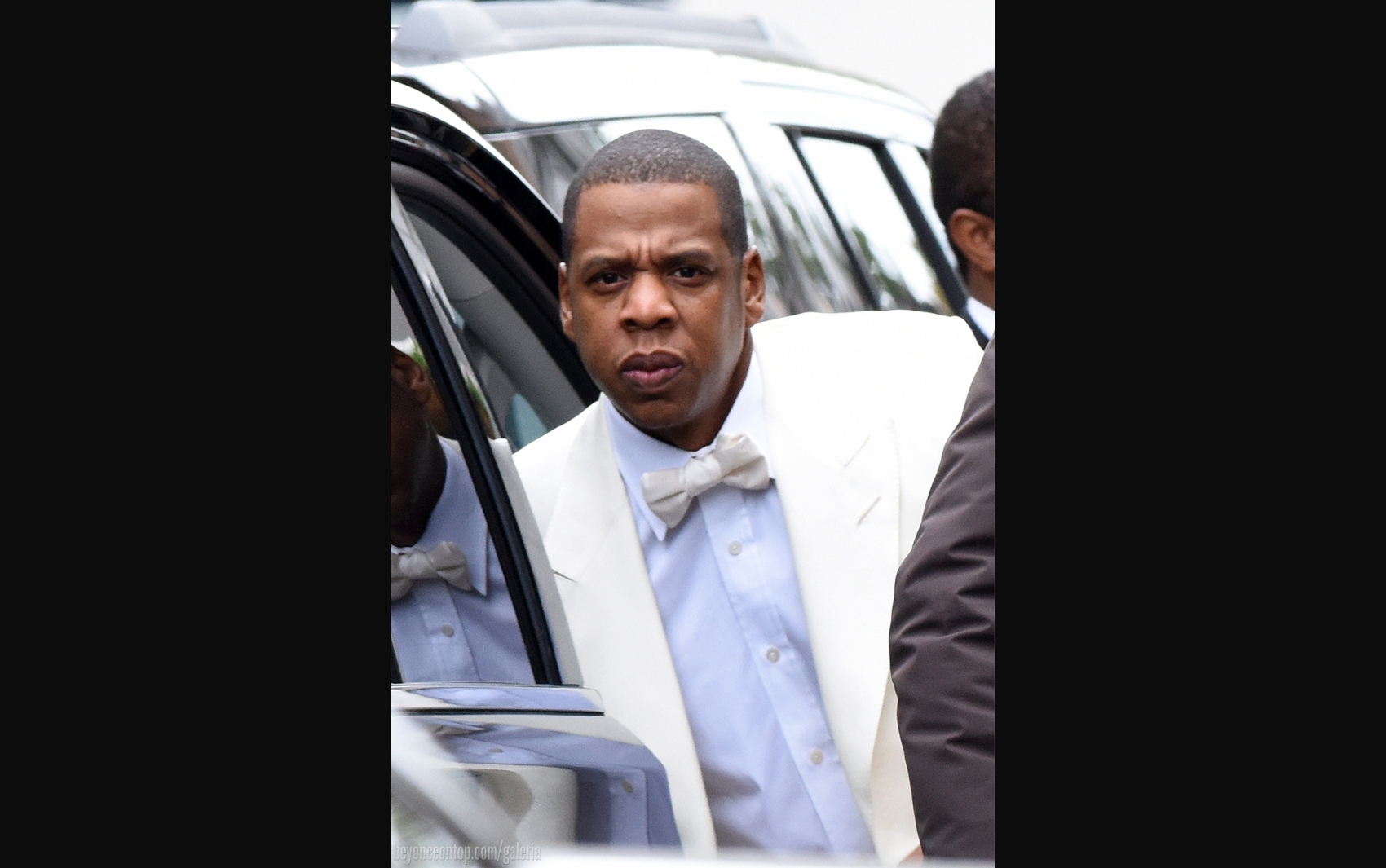 Jay Z e a filha, Blue Ivy, chegam ao casamento de Solange