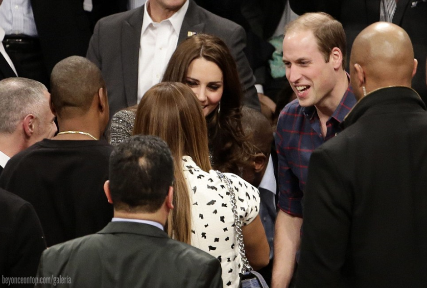 Beyonc&eacute; cumprimenta Kate Middleton e o Pr&iacute;ncipe William