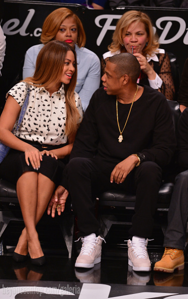 Beyonc&eacute; e Jay Z assistem ao jogo em Nova Iorque