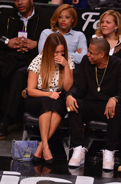 Beyonc&eacute; e Jay Z assistem ao jogo em Nova Iorque