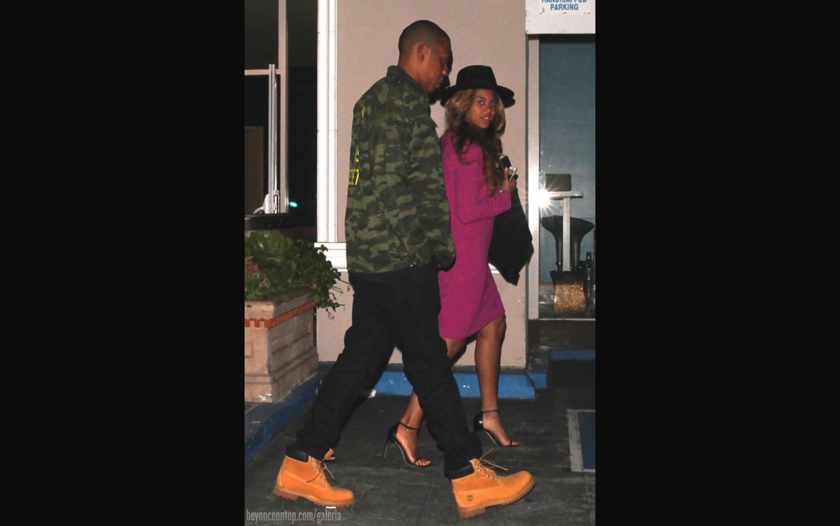Beyonc&eacute; e Jay Z foram fotografados ap&oacute;s jantar em Hollywood