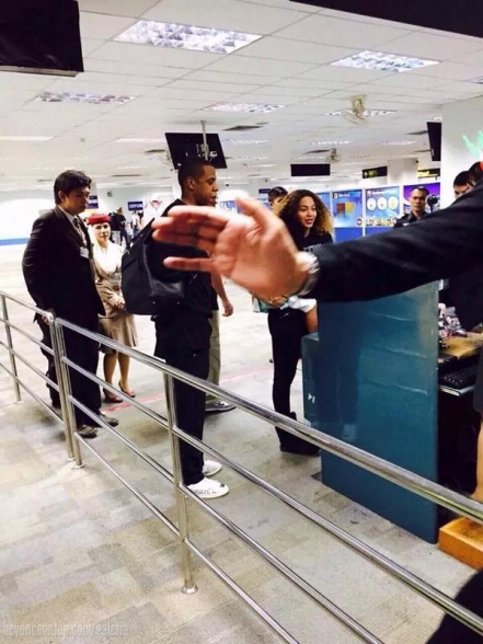Beyonc&eacute; e Jay Z desembarcam no Aeroporto Internacional de Phuket