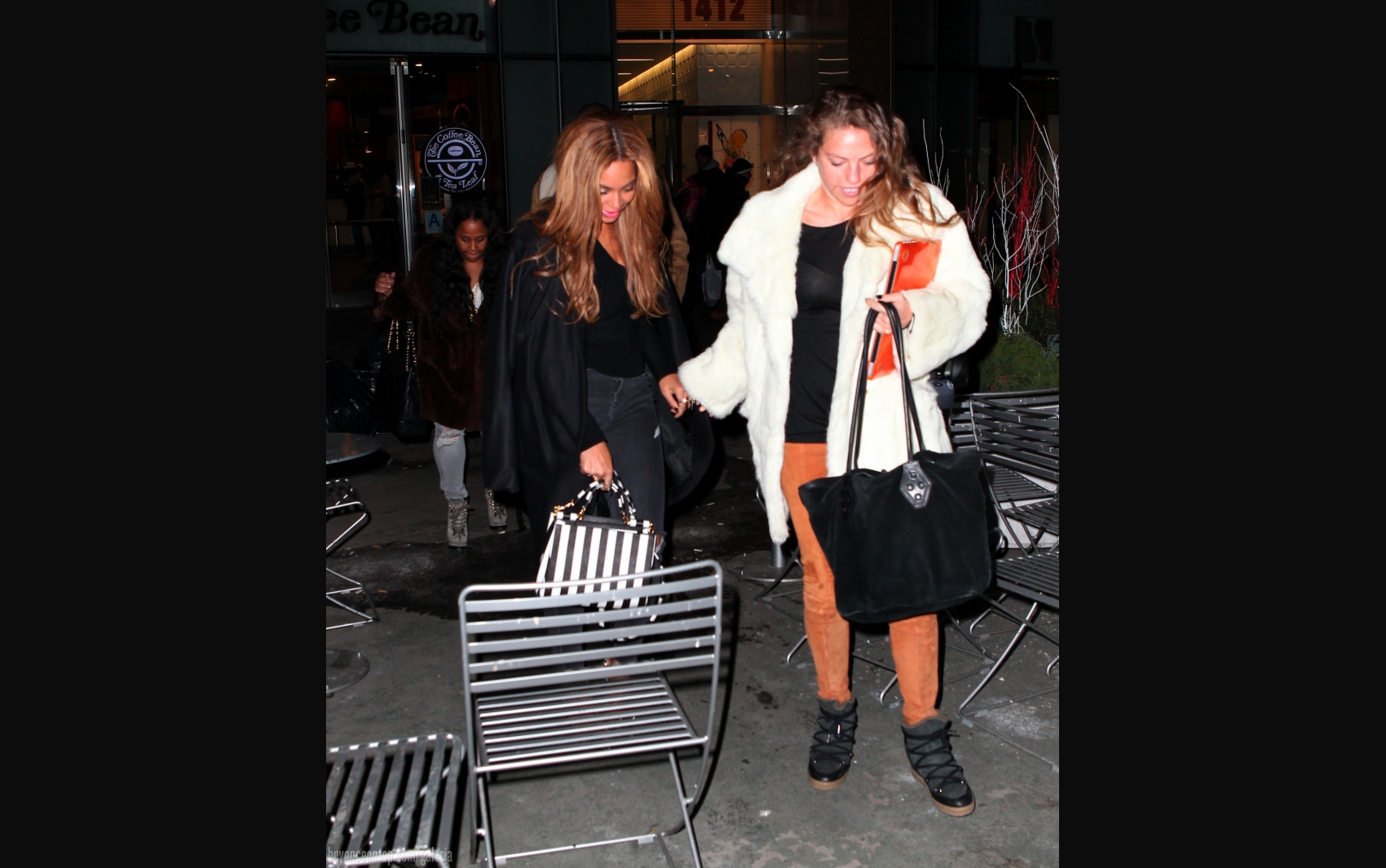 Beyonc&eacute; e Jay Z deixam o escrit&oacute;rio da cantora