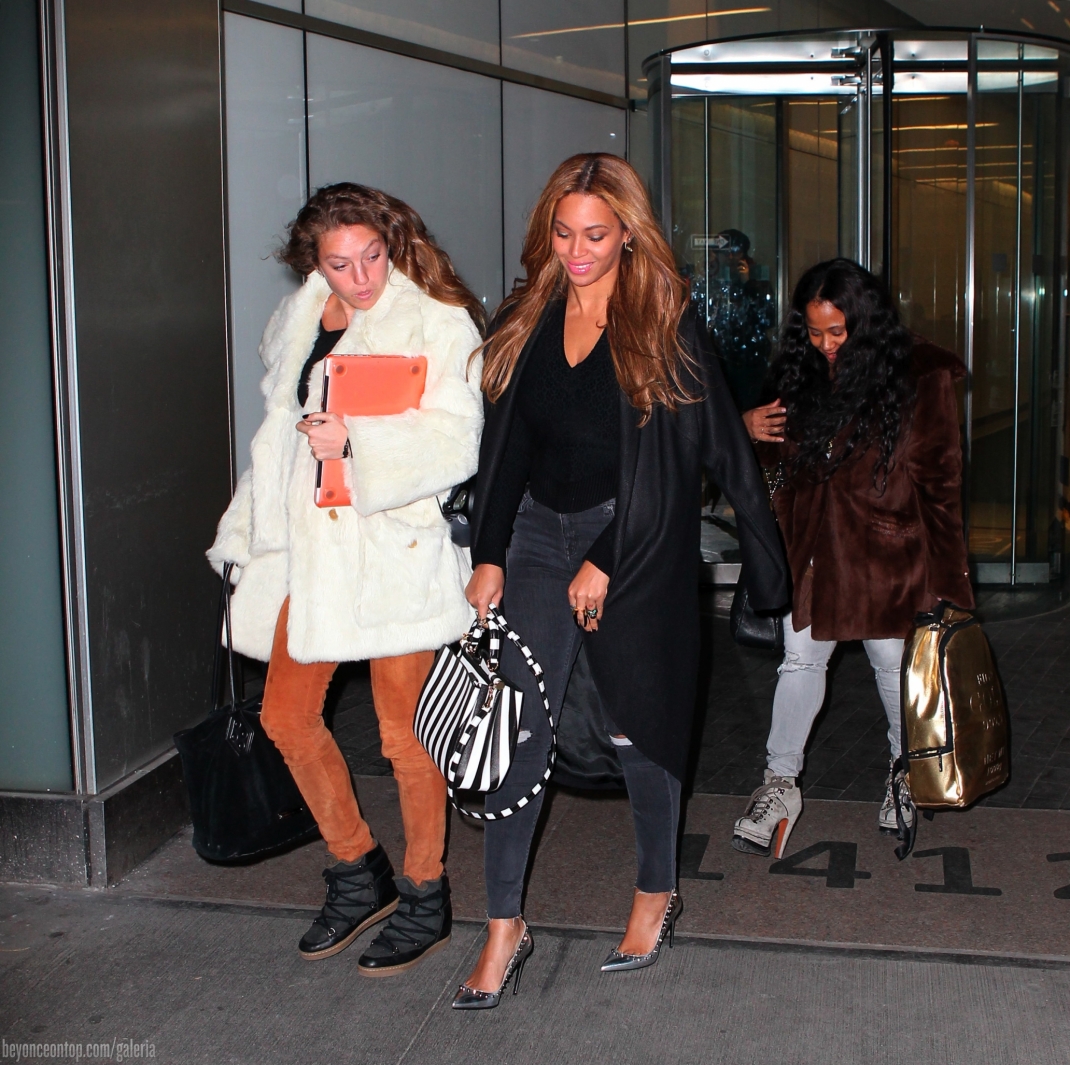 Beyonc&eacute; e Jay Z deixam o escrit&oacute;rio da cantora