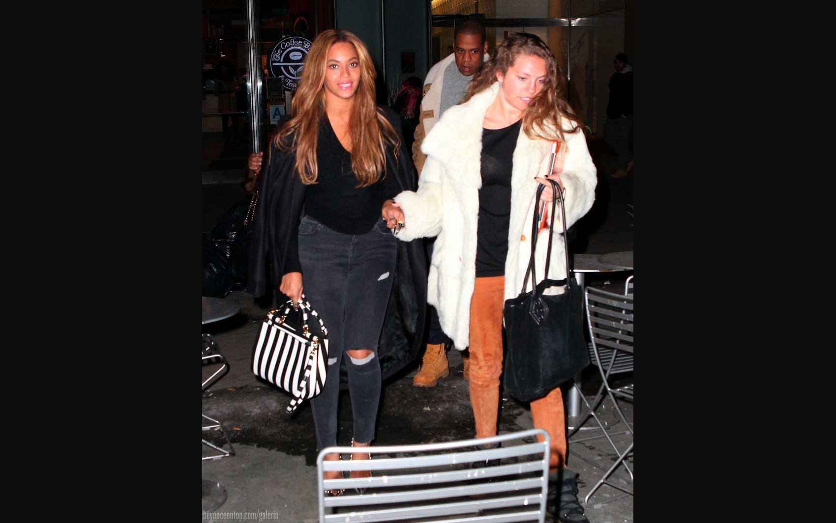 Beyonc&eacute; e Jay Z deixam o escrit&oacute;rio da cantora