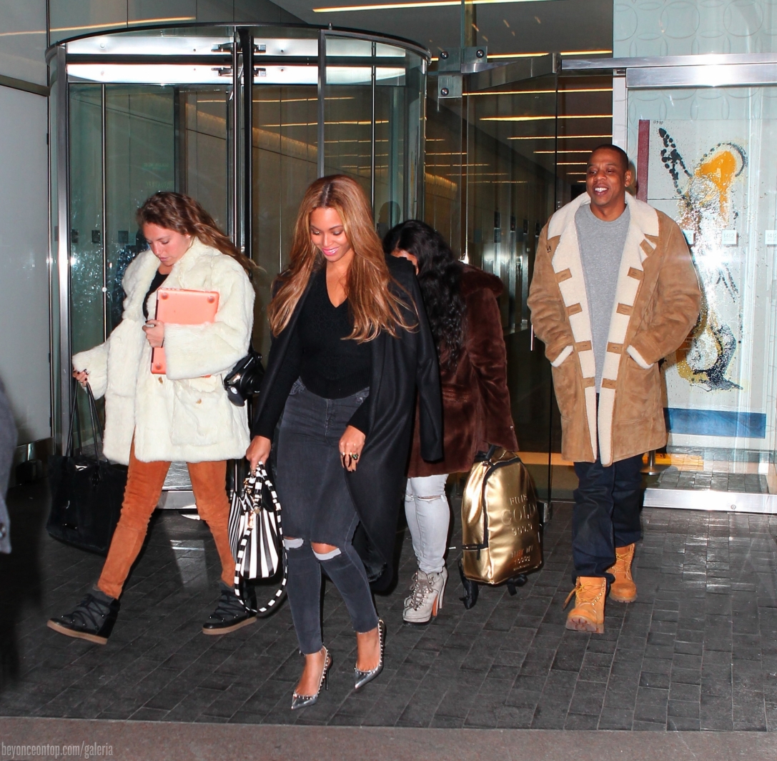 Beyonc&eacute; e Jay Z deixam o escrit&oacute;rio da cantora