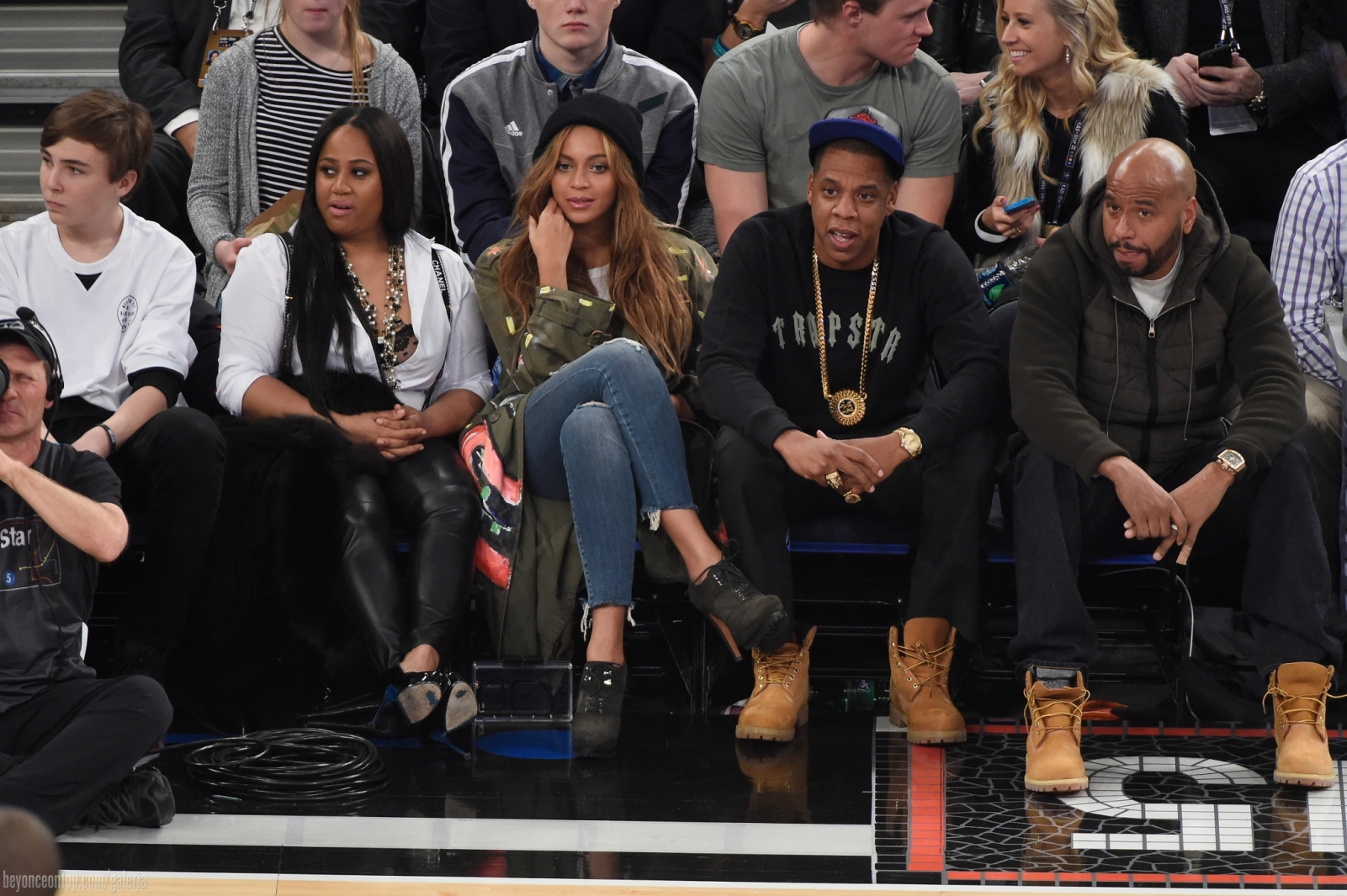 Beyoncé e Jay Z assistem ao jogo