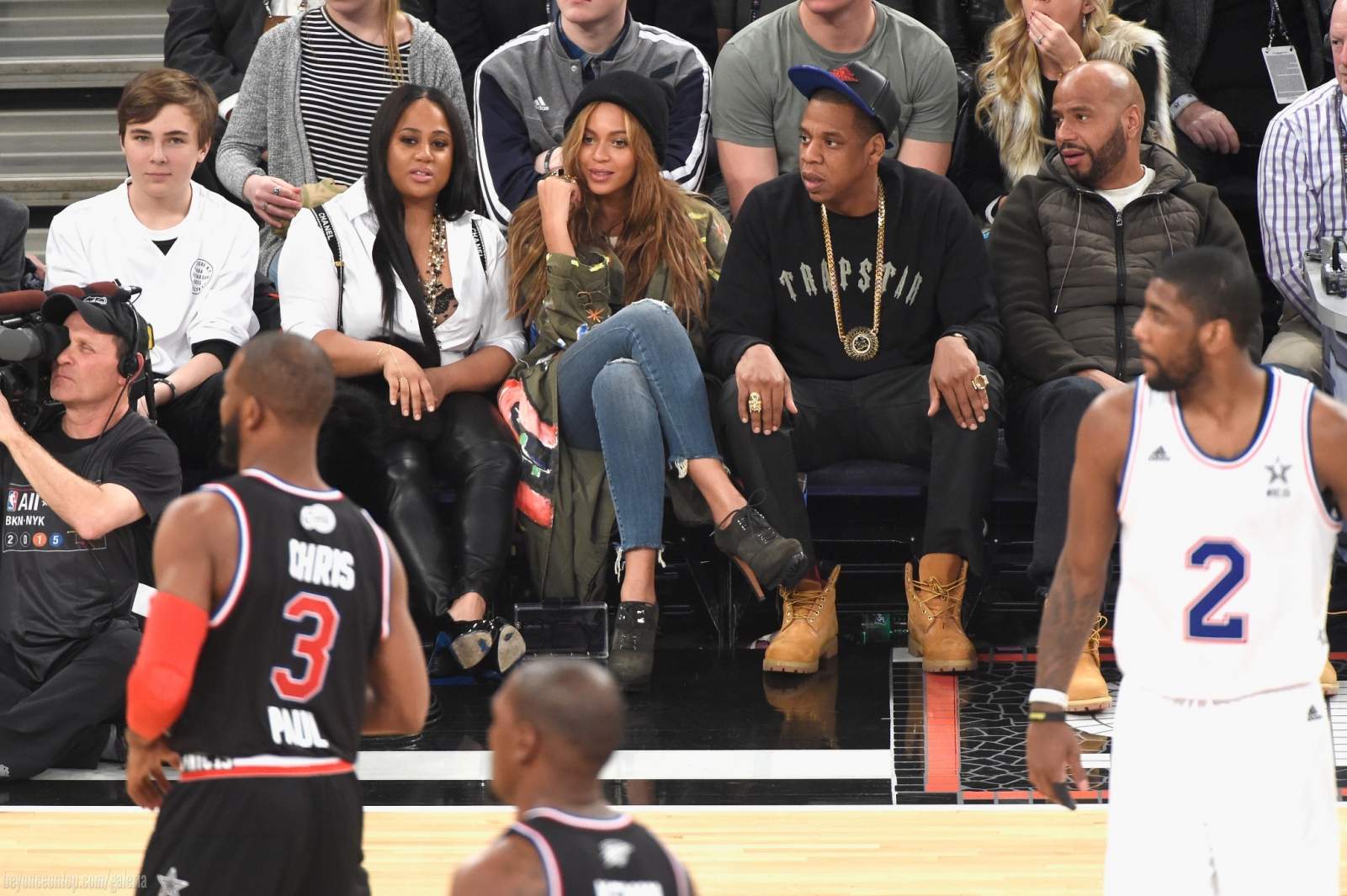 Beyonc&eacute; e Jay Z assistem ao jogo