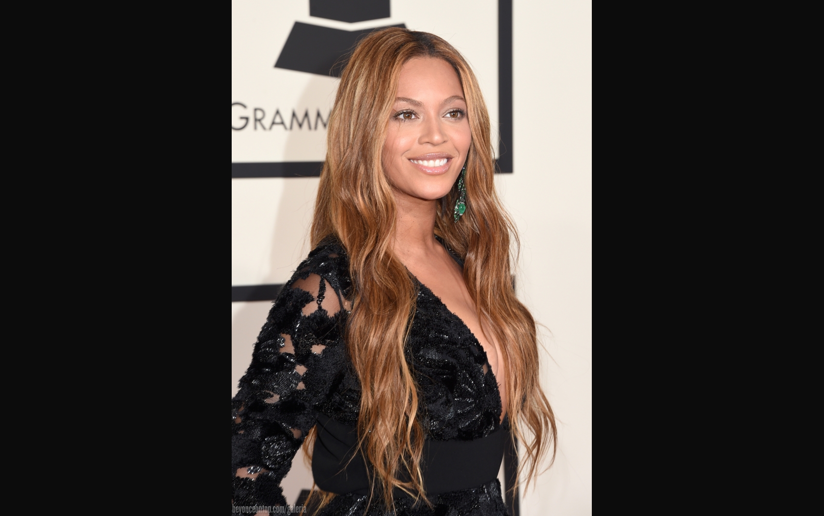 Beyonc&eacute; no Red Carpet do Grammy awards 2015