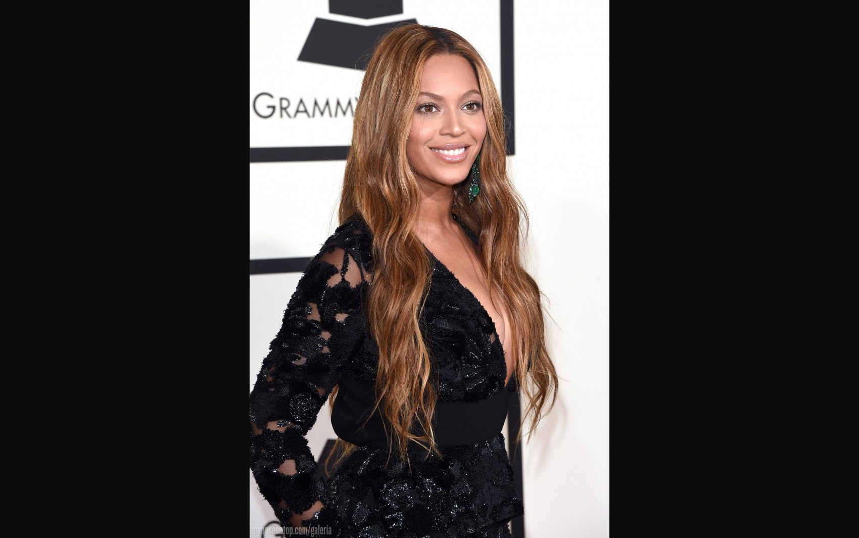 Beyonc&eacute; no Red Carpet do Grammy awards 2015