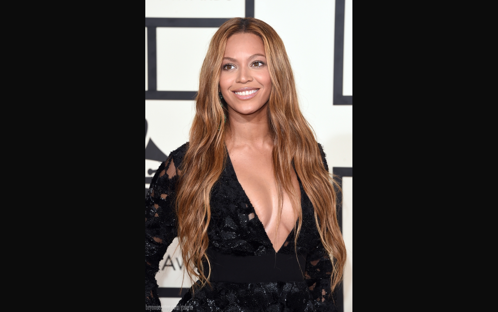Beyonc&eacute; no Red Carpet do Grammy awards 2015