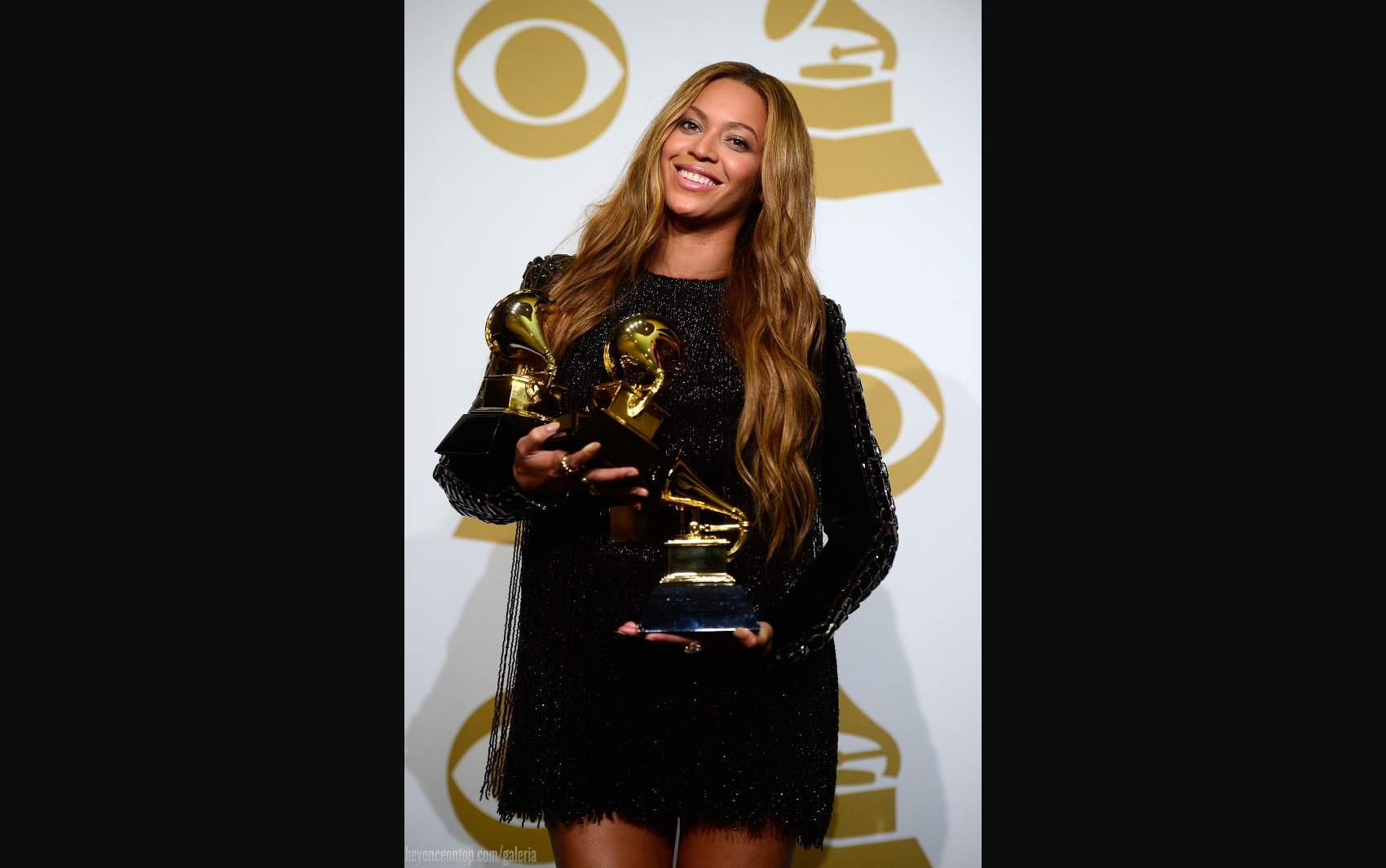 Beyonc&eacute; se tornou a segunda mulher mais premiada na hist&oacute;ria do Grammy, com 20 gramofones
