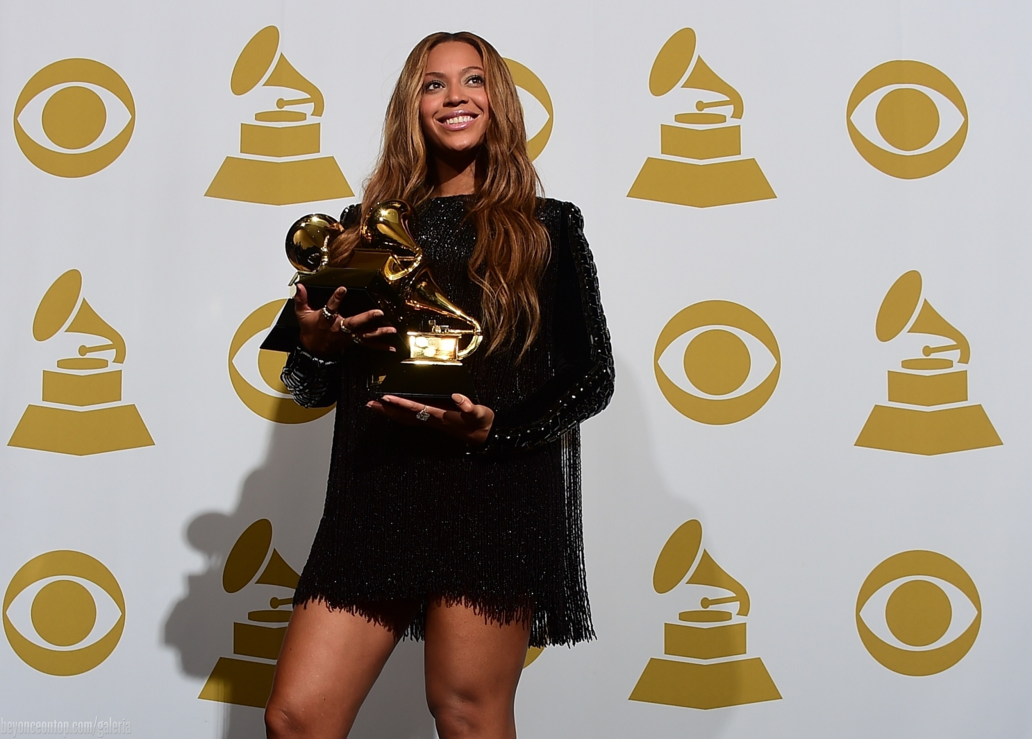 Beyonc&eacute; se tornou a segunda mulher mais premiada na hist&oacute;ria do Grammy, com 20 gramofones