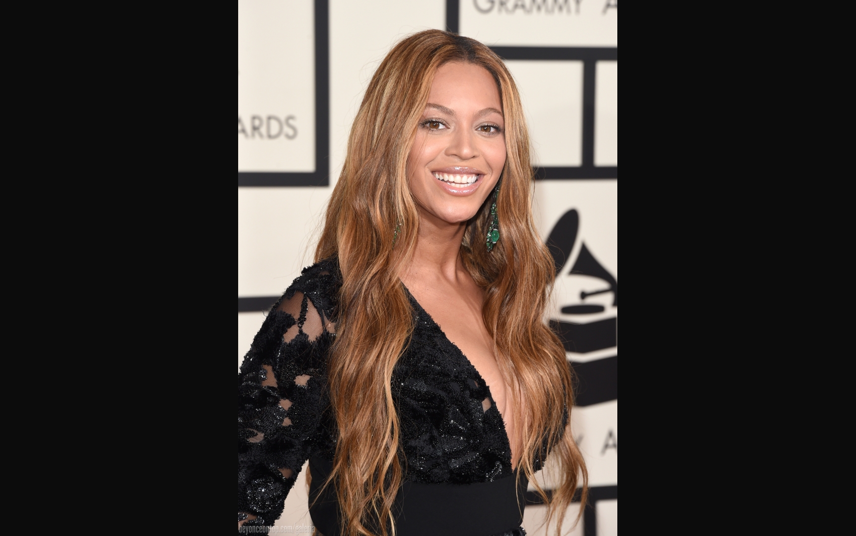Beyonc&eacute; no Red Carpet do Grammy awards 2015