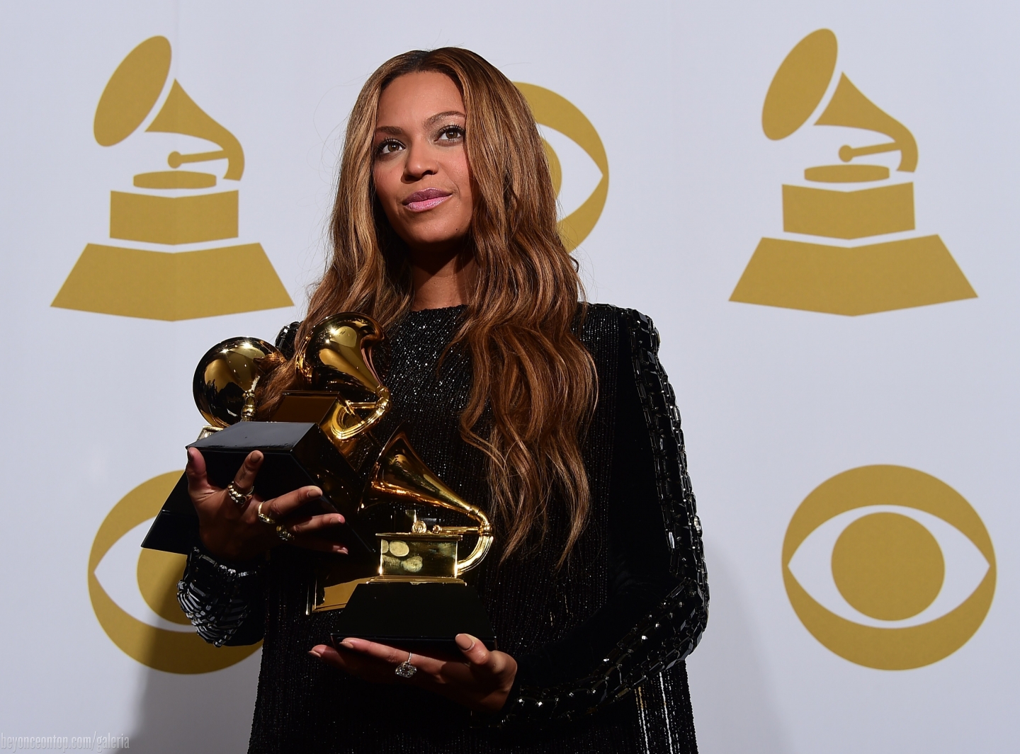 Beyonc&eacute; se tornou a segunda mulher mais premiada na hist&oacute;ria do Grammy, com 20 gramofones