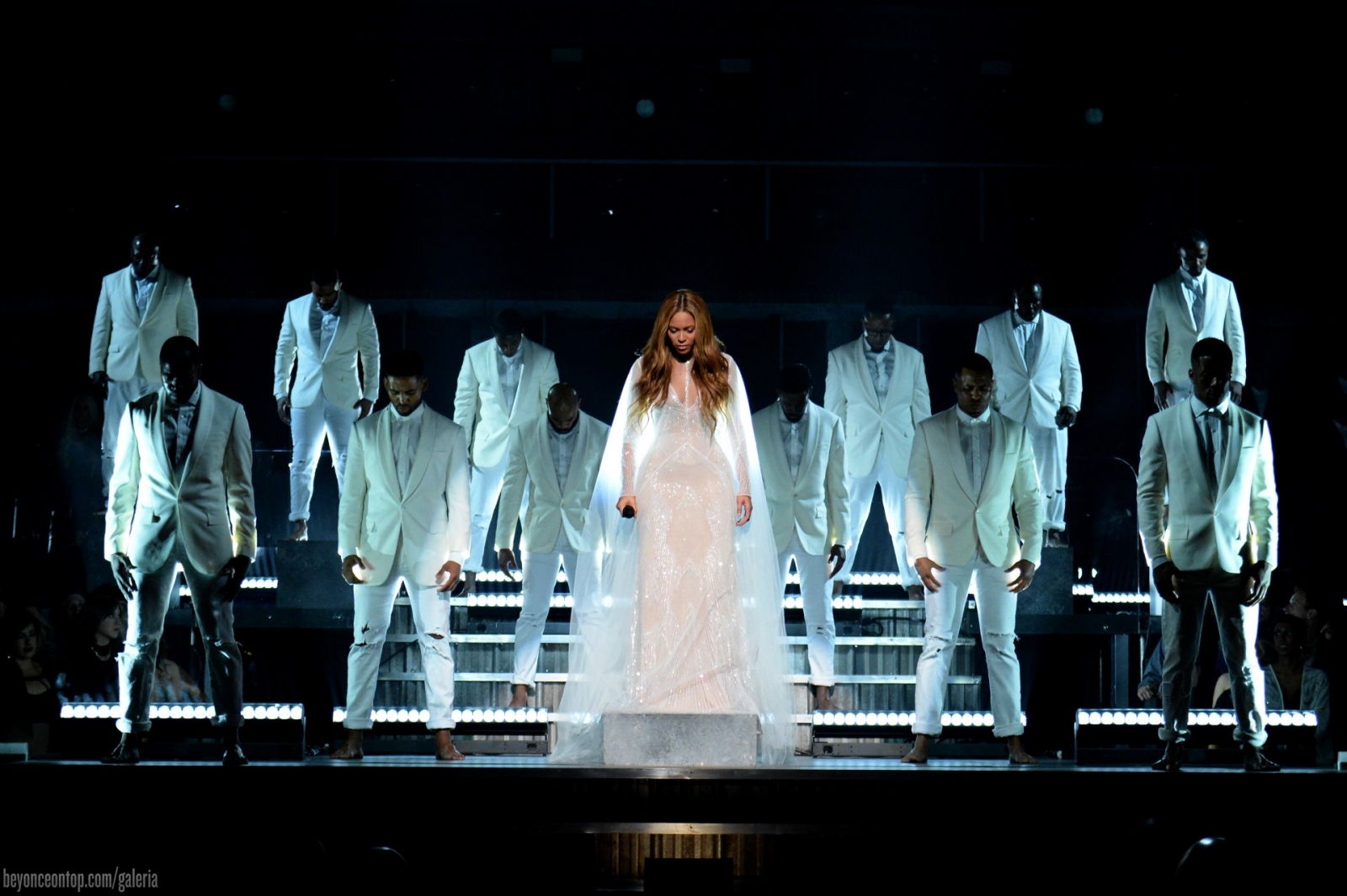 Beyonc&eacute; se tornou a segunda mulher mais premiada na hist&oacute;ria do Grammy, com 20 gramofones