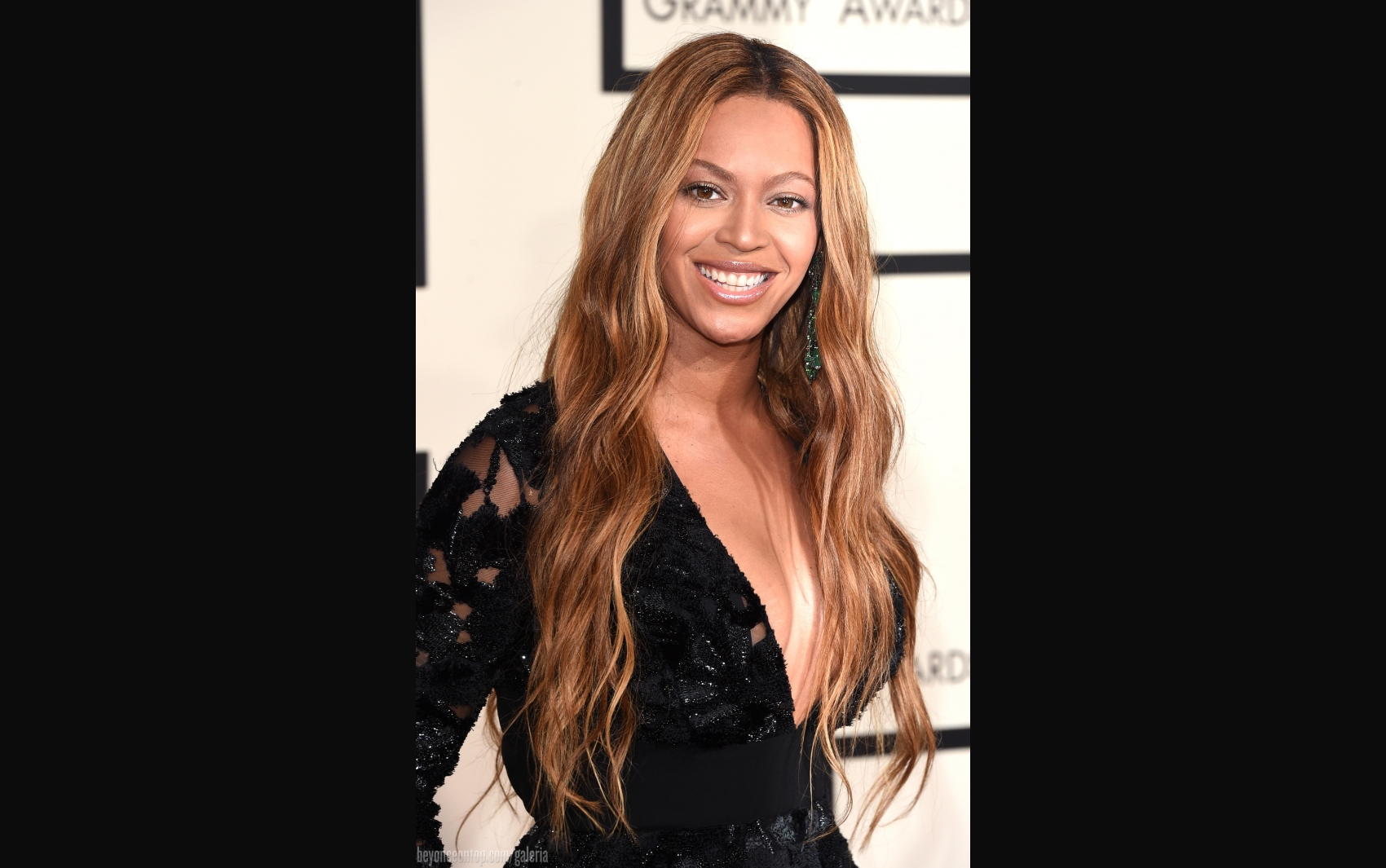 Beyonc&eacute; no Red Carpet do Grammy awards 2015
