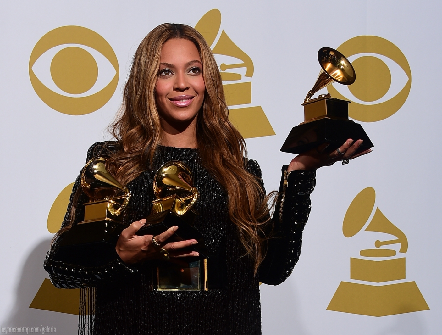 Beyonc&eacute; se tornou a segunda mulher mais premiada na hist&oacute;ria do Grammy, com 20 gramofones