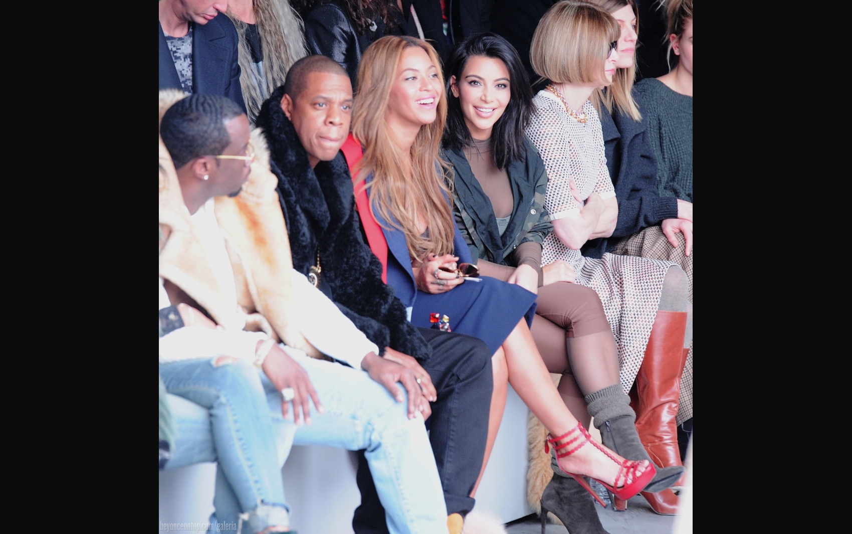 Beyonc&eacute; e Jay Z assistem ao desfile com celebridades
