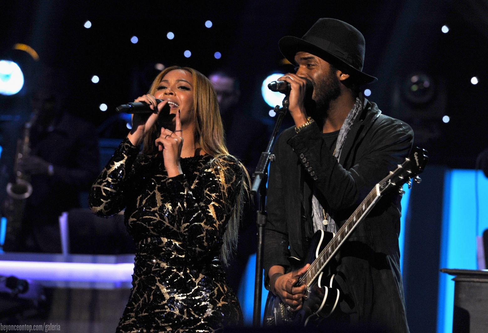 Beyonc&eacute; canta no tributo