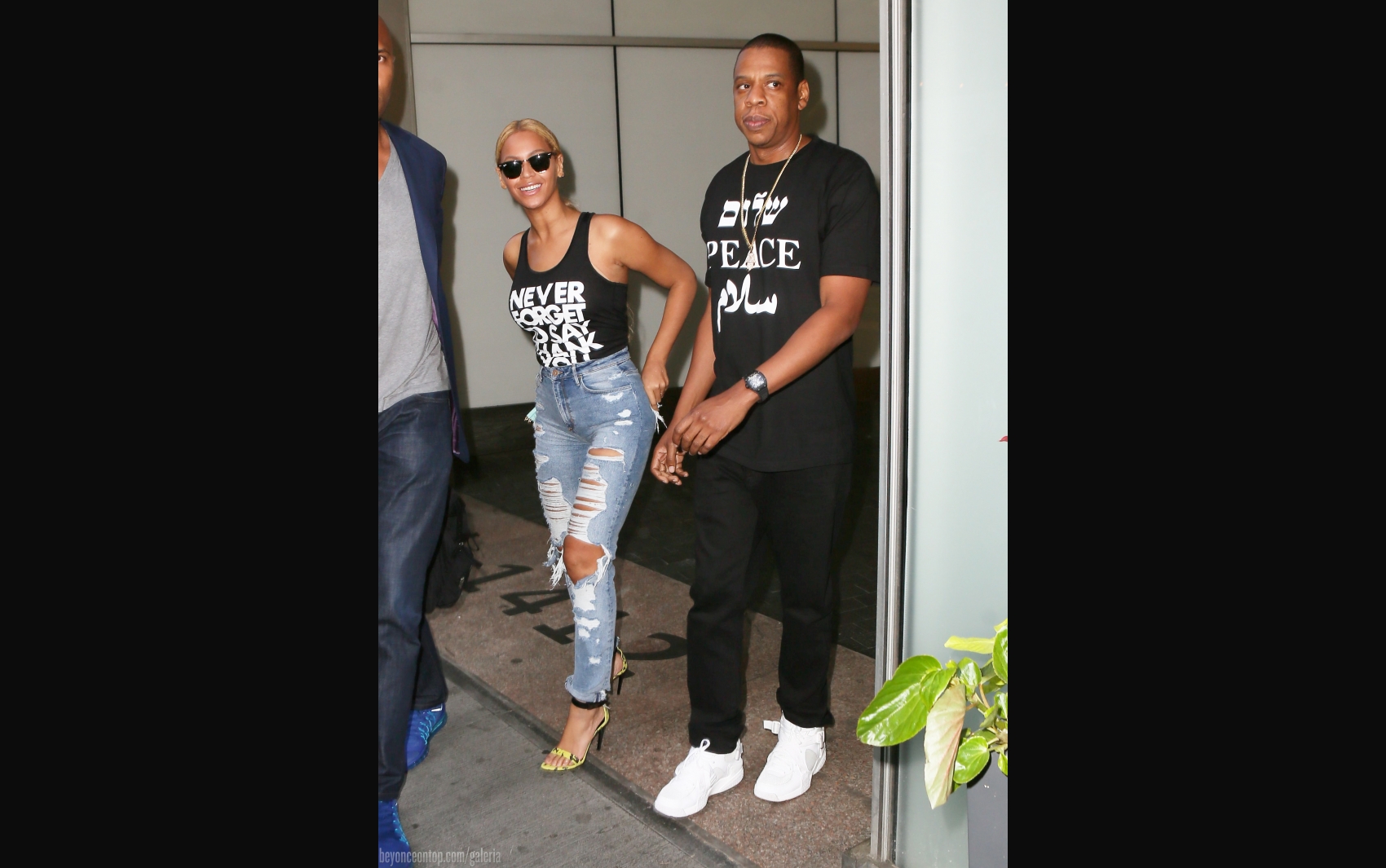 Beyonc&eacute; e Jay Z deixam o escrit&oacute;rio da cantora