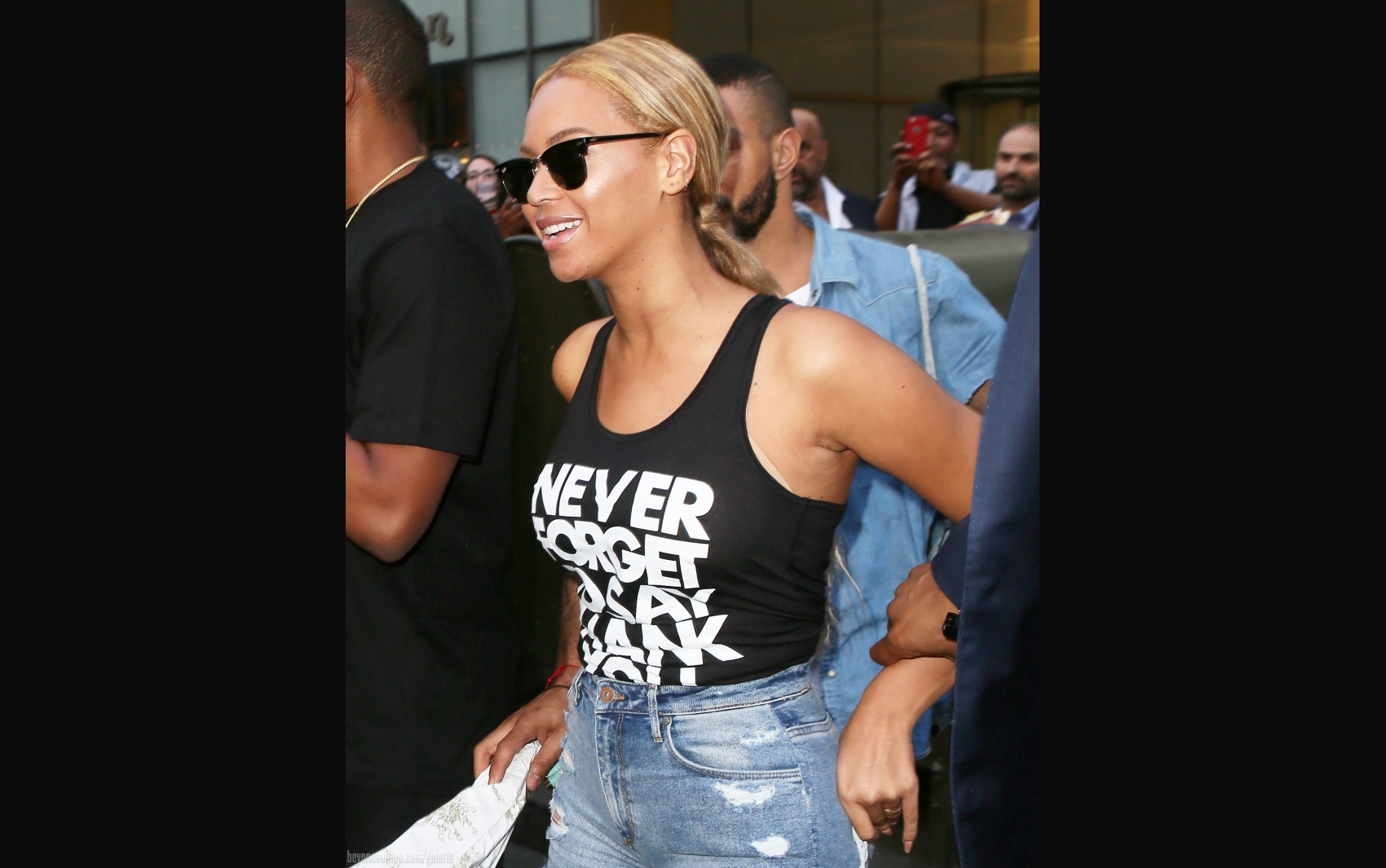 Beyonc&eacute; e Jay Z deixam o escrit&oacute;rio da cantora