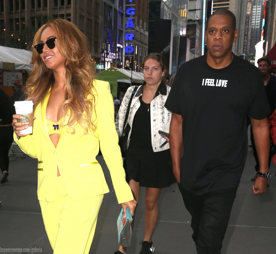 Beyonc&eacute; e Jay Z foram fotografados mais uma vez deixando o escrit&oacute;rio da cantora