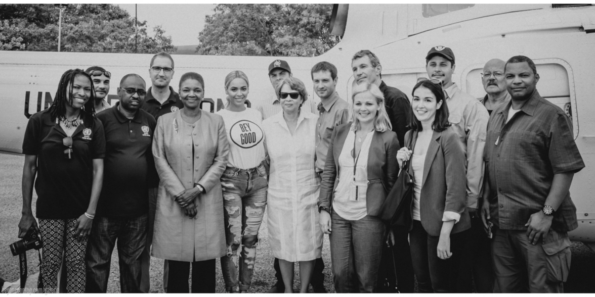 Beyonc&eacute; visitou o Haiti para acompanhar o progresso do terremoto de 2010