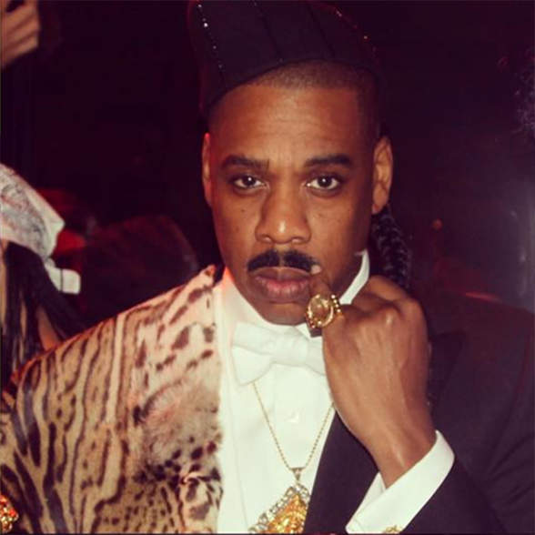 Jay Z usa fantasia inspirada no personagem de Eddie Murphy em "Um Pr&iacute;ncipe em Nova York"