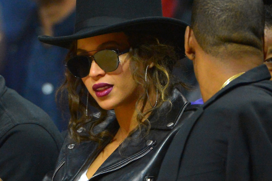 Beyonc&eacute; e Jay Z assistiram ao jogo com Kendrick Lamar