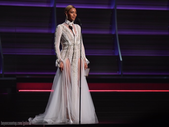 Beyonc&eacute; comparece ao Grammy Awards 2016