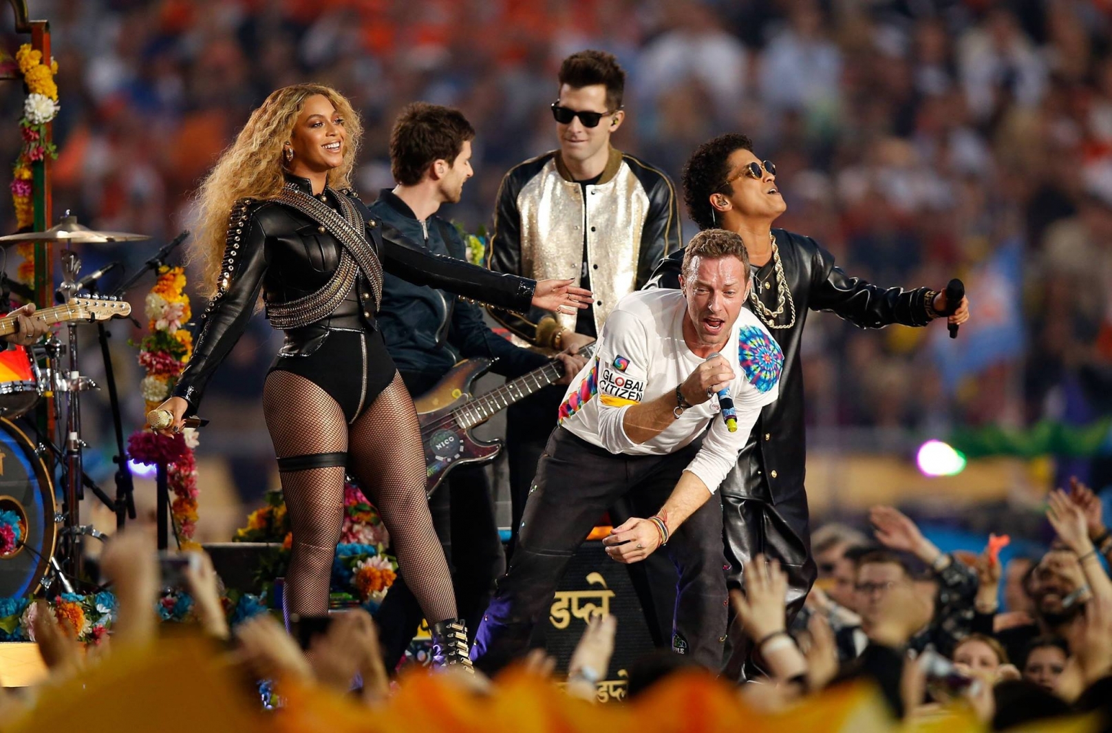 Beyonc&eacute; se apresenta com Coldplay e Bruno Mars no Super Bowl