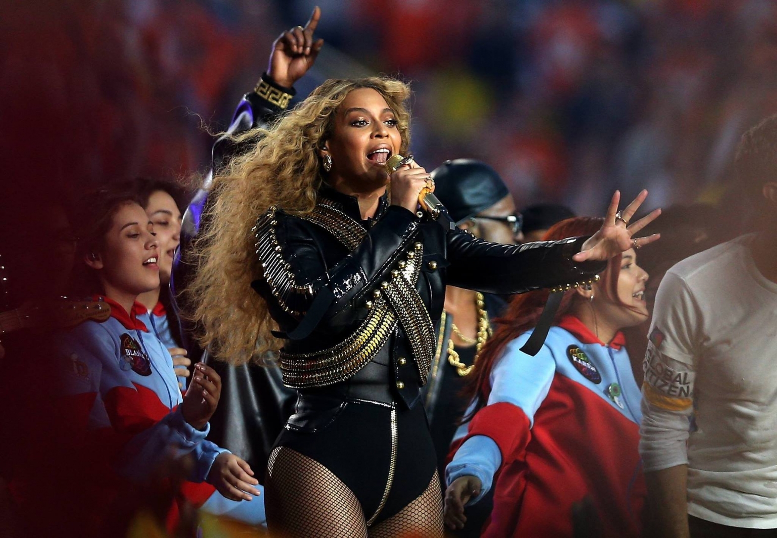 Beyonc&eacute; se apresenta com Coldplay e Bruno Mars no Super Bowl