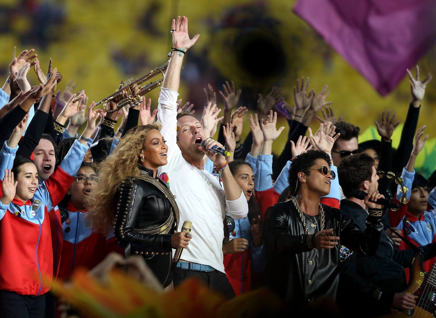 Beyonc&eacute; se apresenta com Coldplay e Bruno Mars no Super Bowl