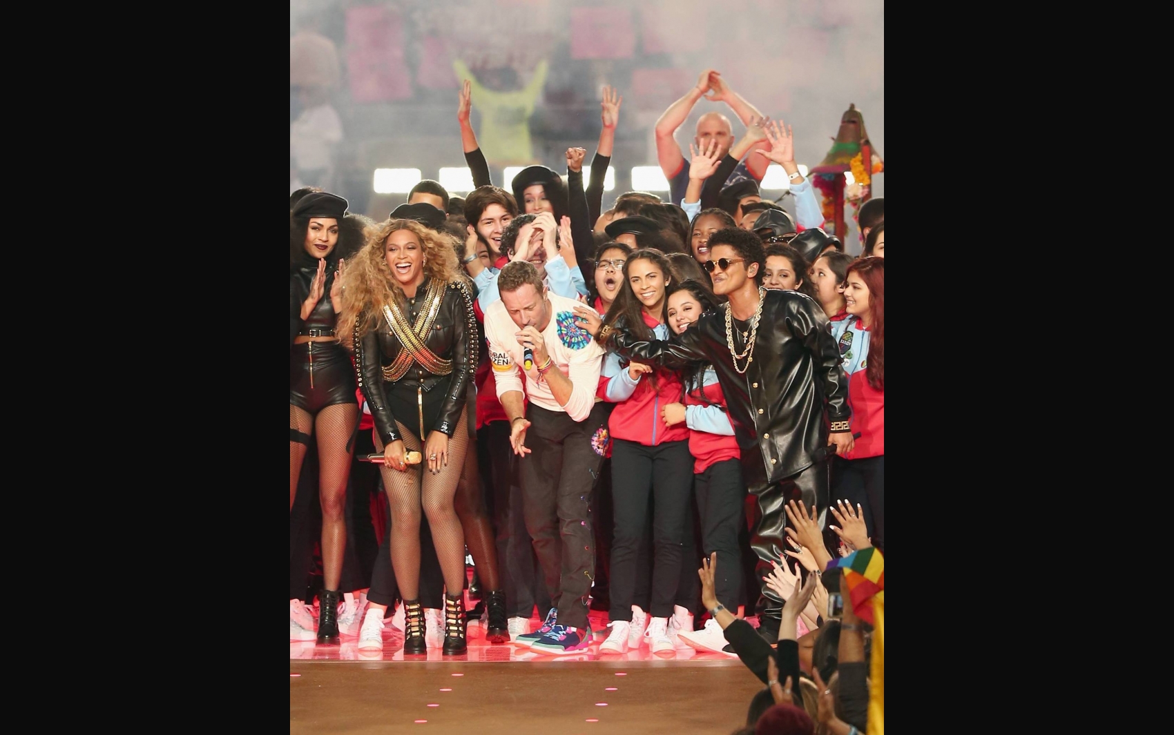 Beyonc&eacute; se apresenta com Coldplay e Bruno Mars no Super Bowl