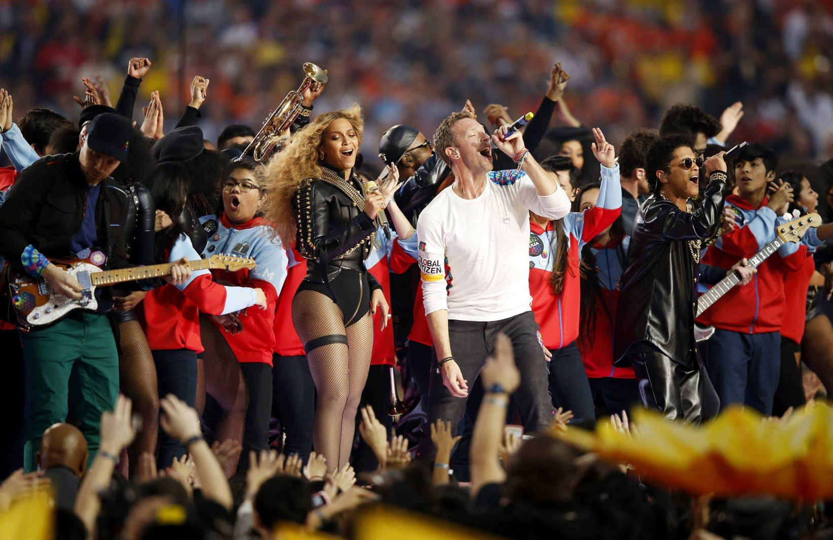 Beyonc&eacute; se apresenta com Coldplay e Bruno Mars no Super Bowl