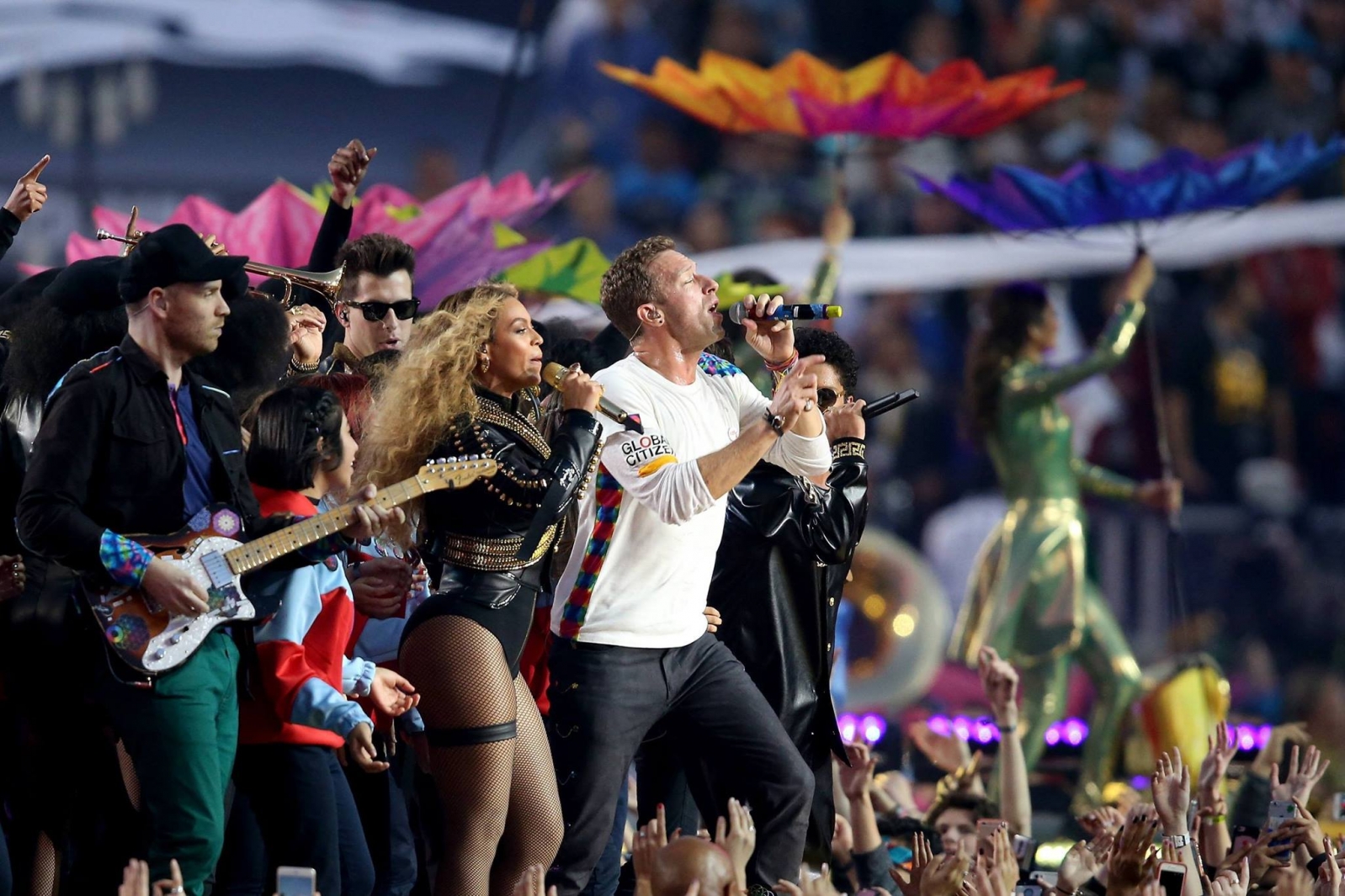 Beyonc&eacute; se apresenta com Coldplay e Bruno Mars no Super Bowl