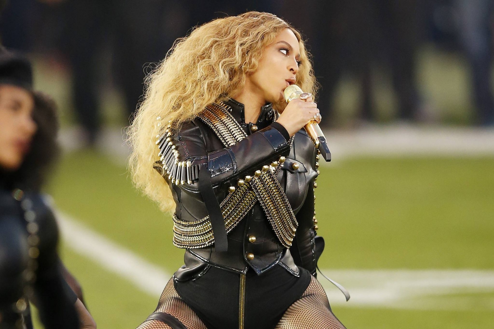 Beyonc&eacute; se apresenta com Coldplay e Bruno Mars no Super Bowl