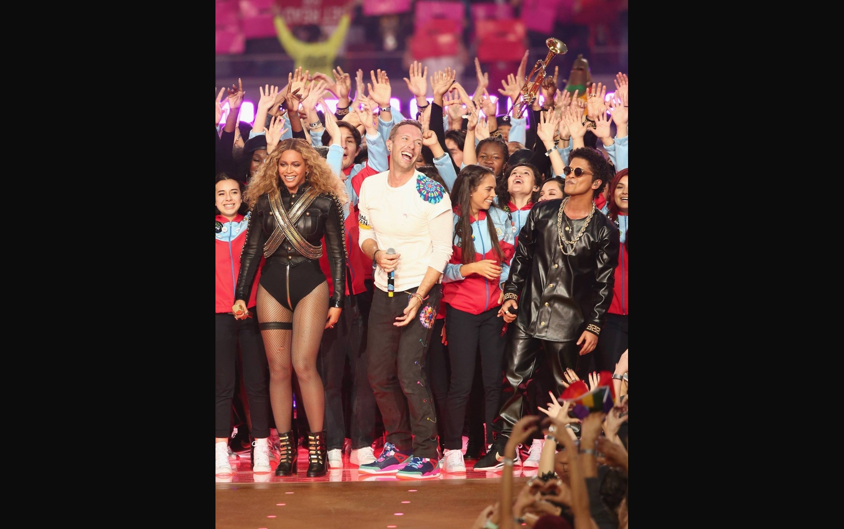 Beyonc&eacute; se apresenta com Coldplay e Bruno Mars no Super Bowl