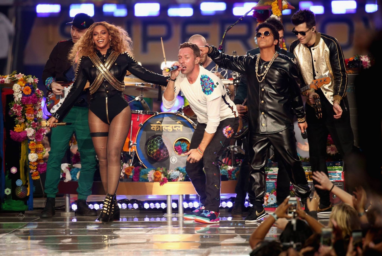 Beyonc&eacute; se apresenta com Coldplay e Bruno Mars no Super Bowl