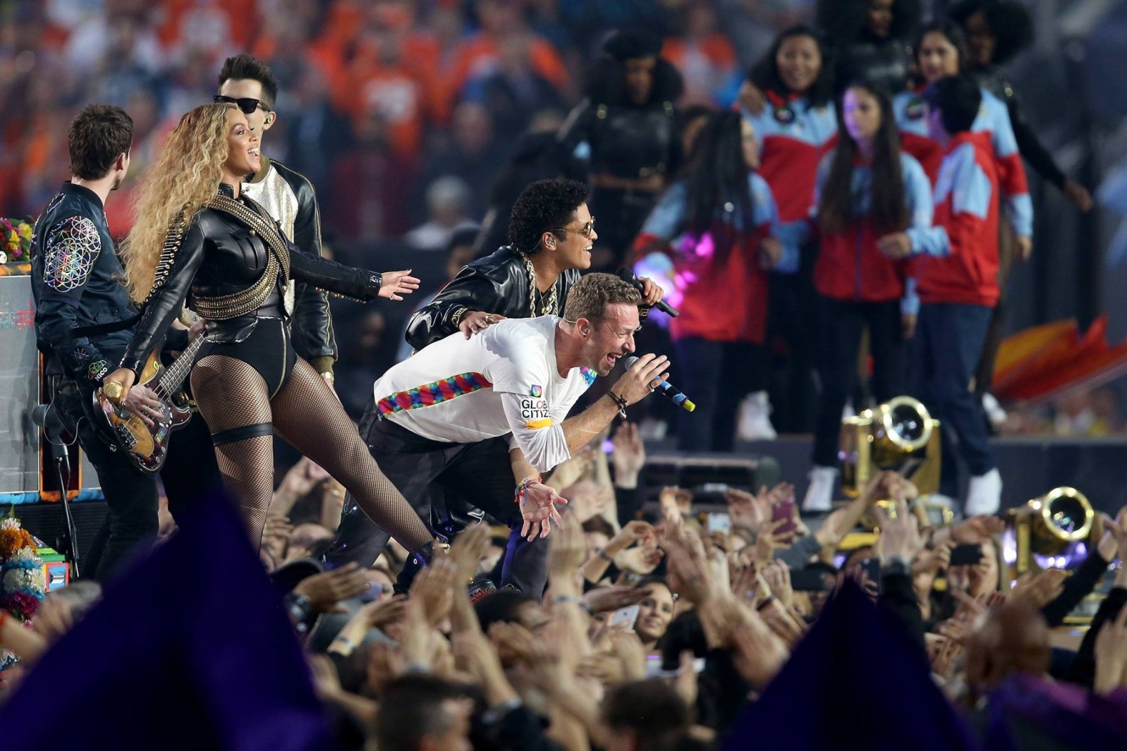 Beyonc&eacute; se apresenta com Coldplay e Bruno Mars no Super Bowl