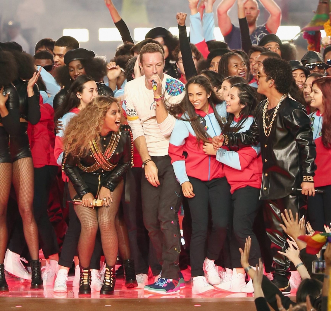 Beyonc&eacute; se apresenta com Coldplay e Bruno Mars no Super Bowl