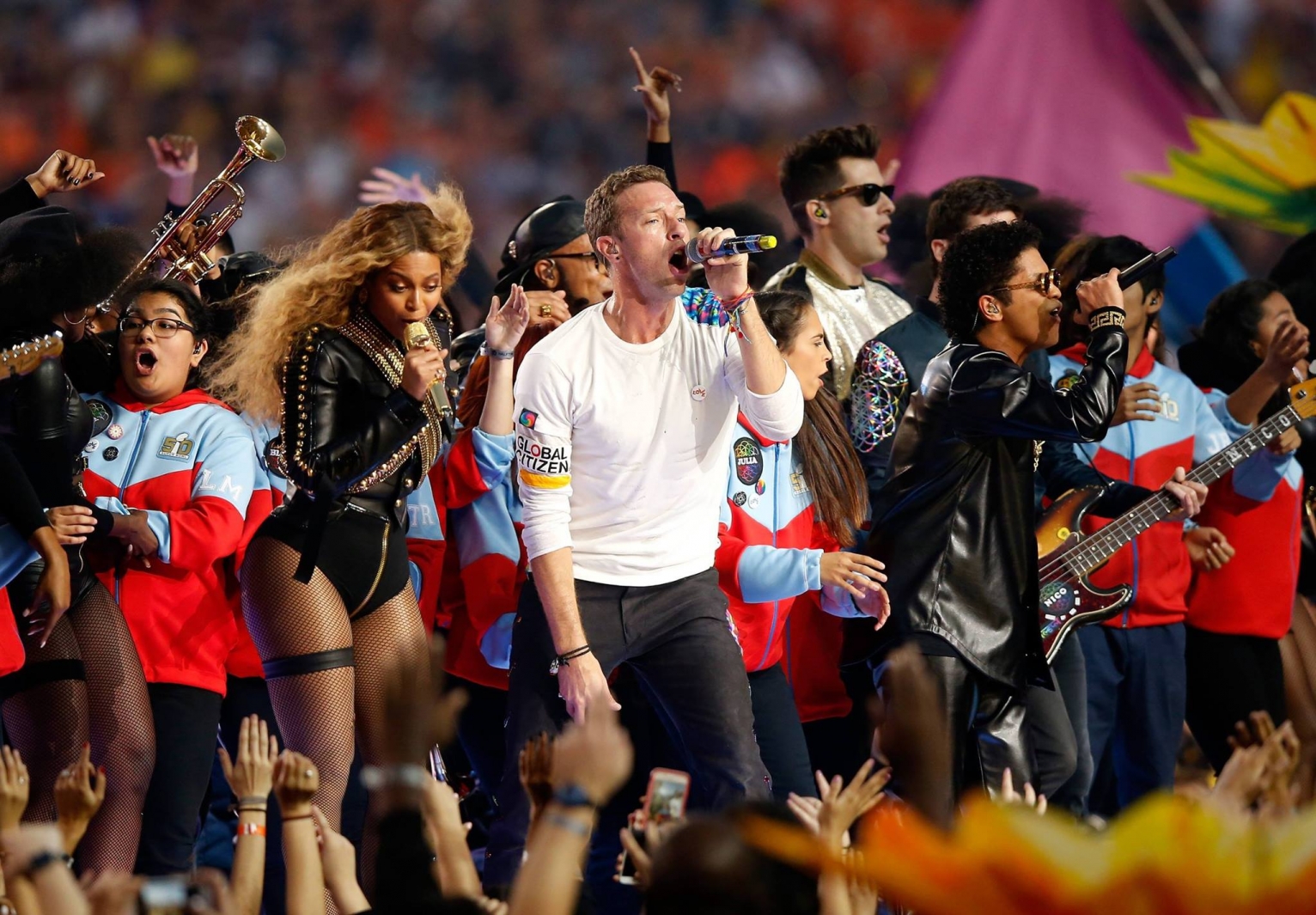 Beyonc&eacute; se apresenta com Coldplay e Bruno Mars no Super Bowl